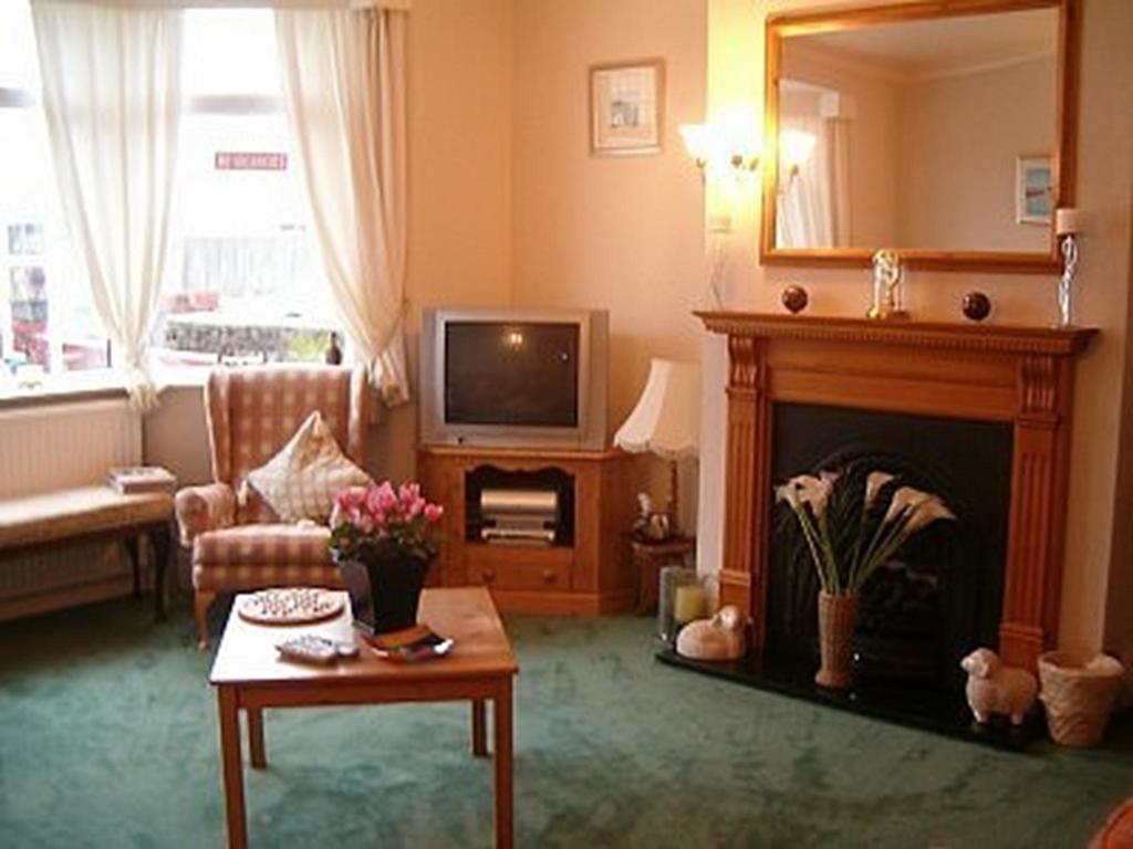 The Adelphi Bed & Breakfast Пейнтън Екстериор снимка
